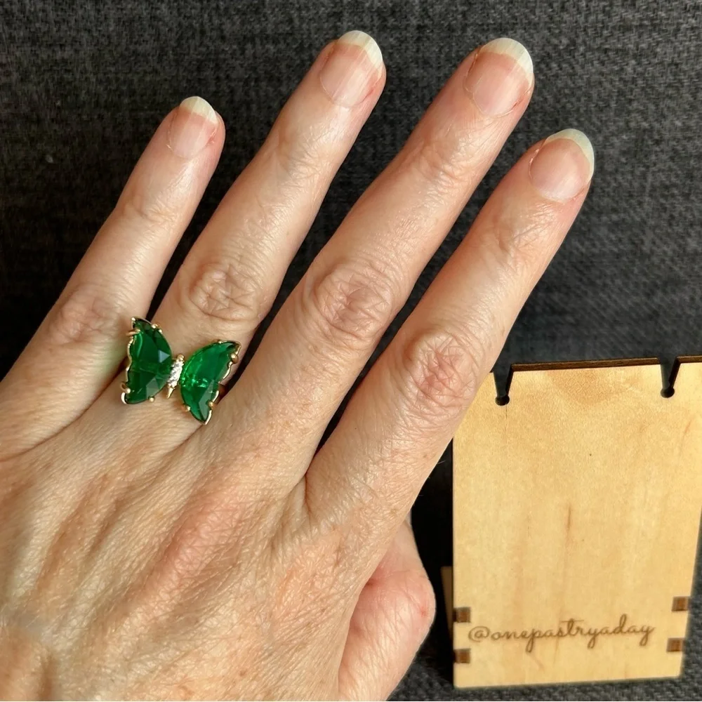 Pretty DARK EMERALD GREEN Butterfly Gemstone Fashion Ring, Gold, Adjustable